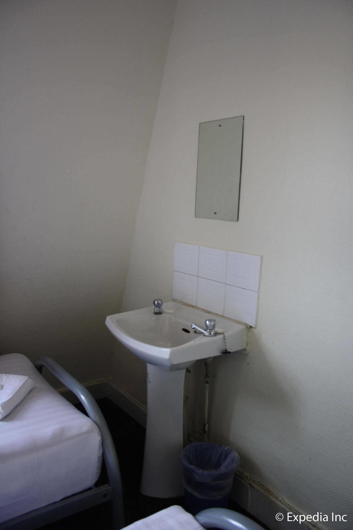 Daisy Hotel London Bagian luar foto