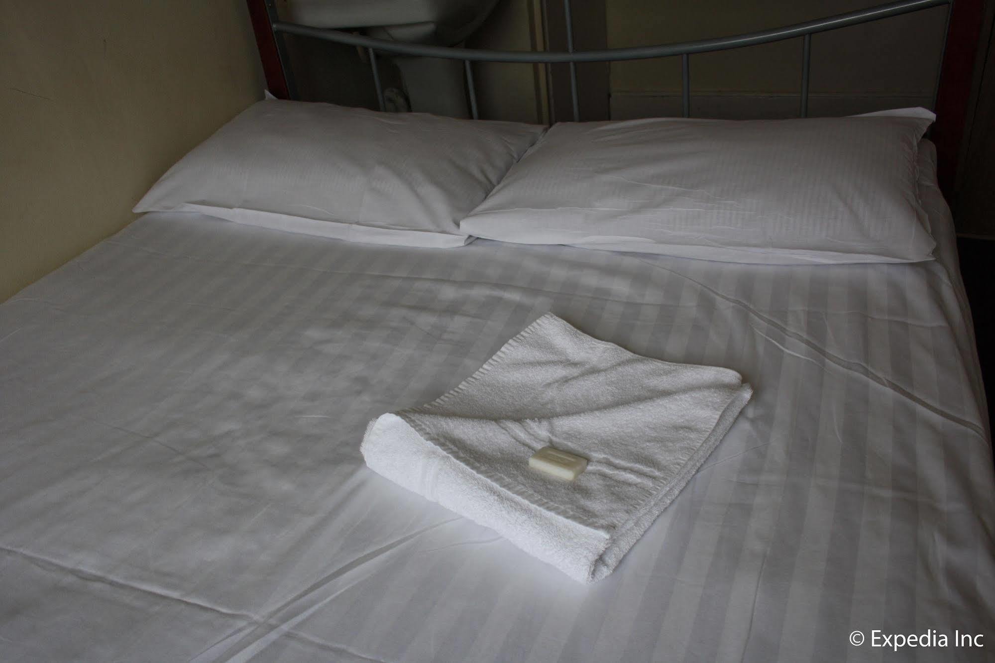 Daisy Hotel London Bagian luar foto