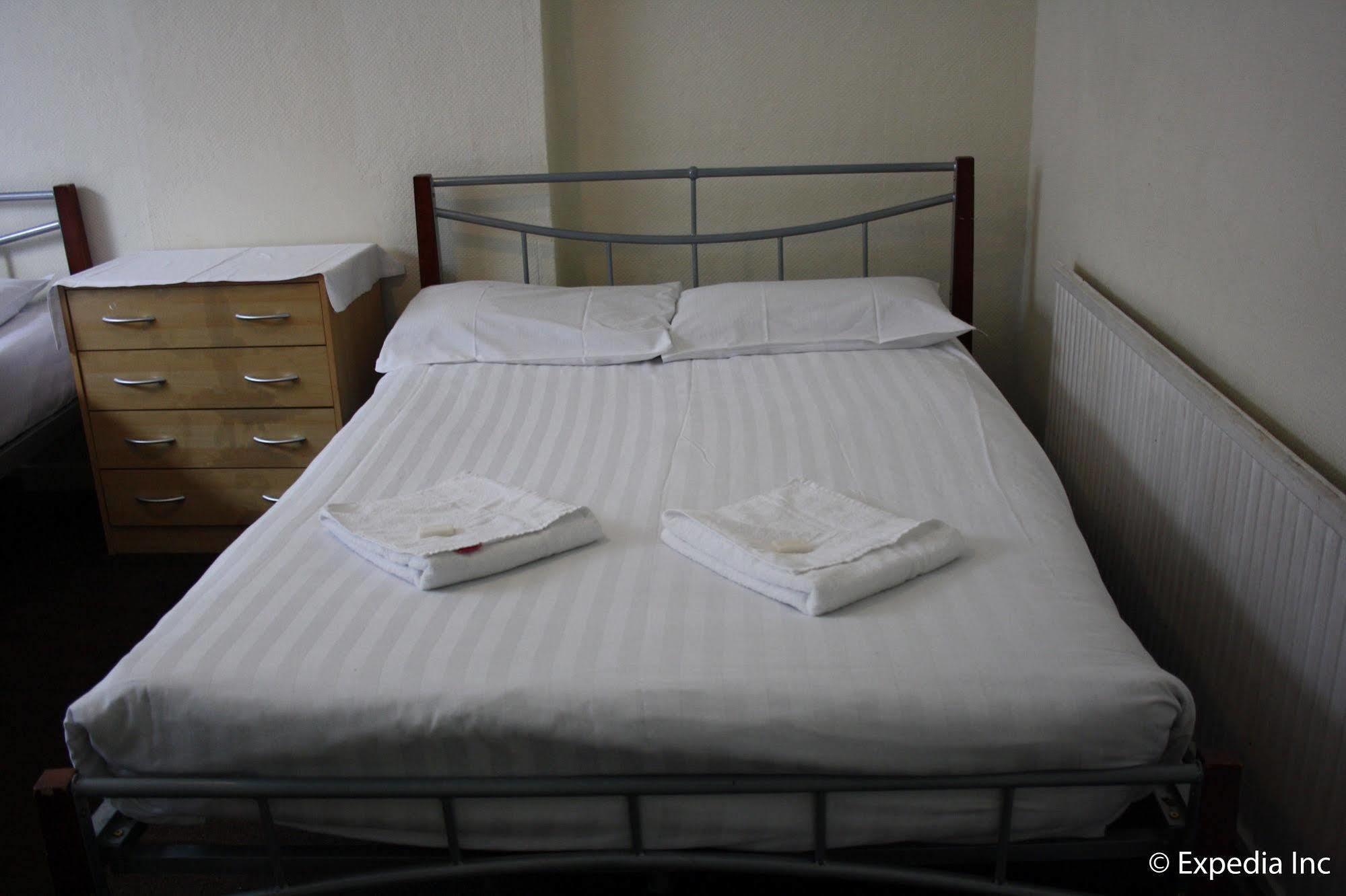 Daisy Hotel London Bagian luar foto