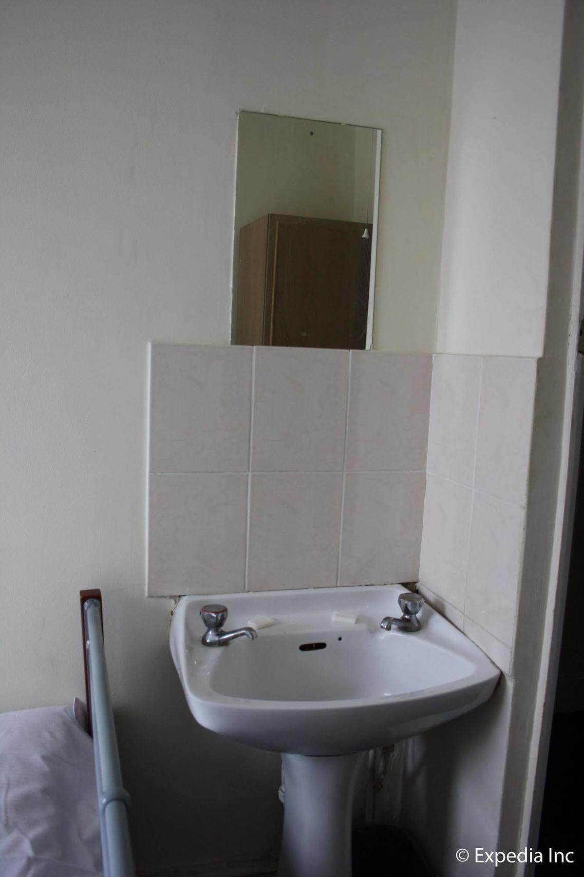 Daisy Hotel London Bagian luar foto