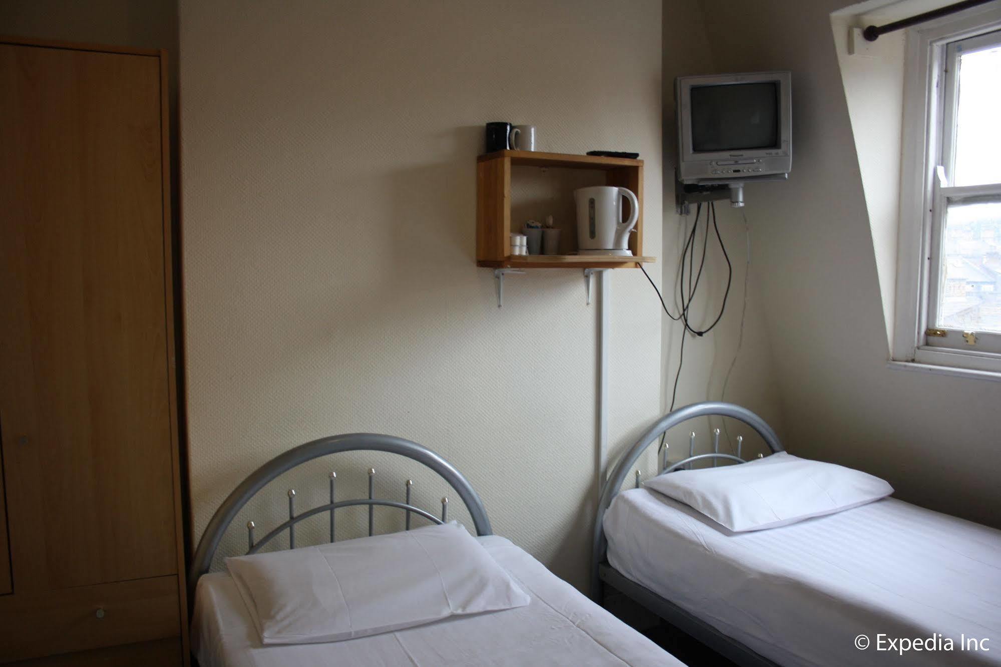 Daisy Hotel London Bagian luar foto