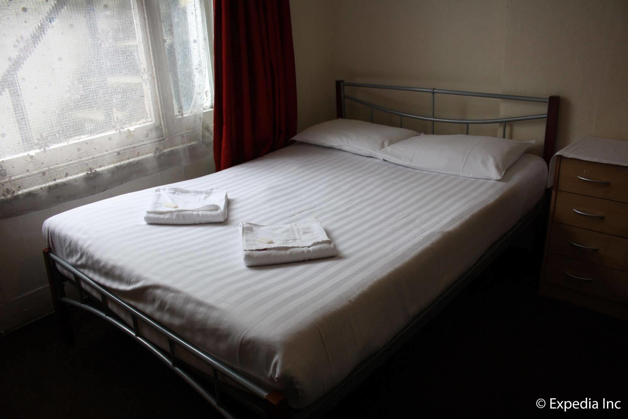 Daisy Hotel London Bagian luar foto
