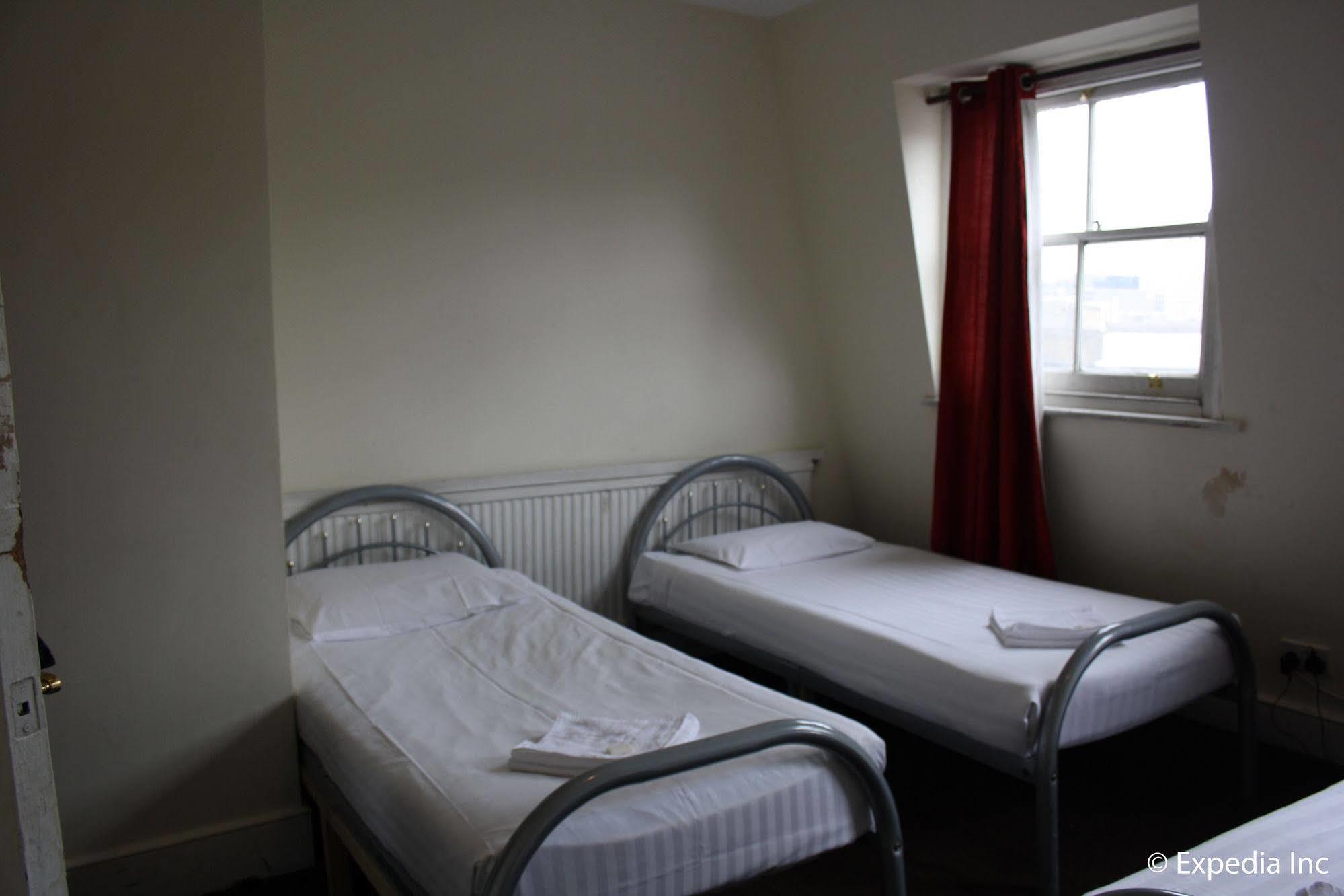 Daisy Hotel London Bagian luar foto