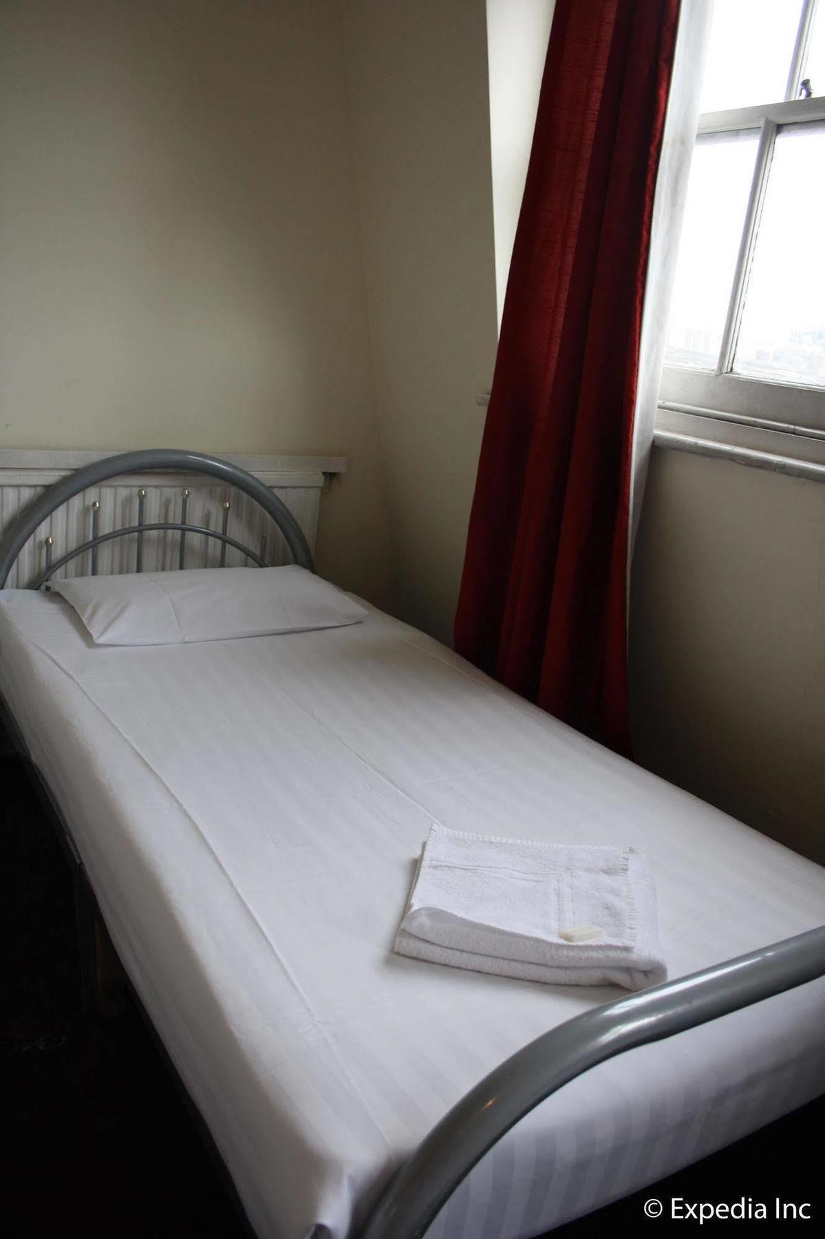 Daisy Hotel London Bagian luar foto