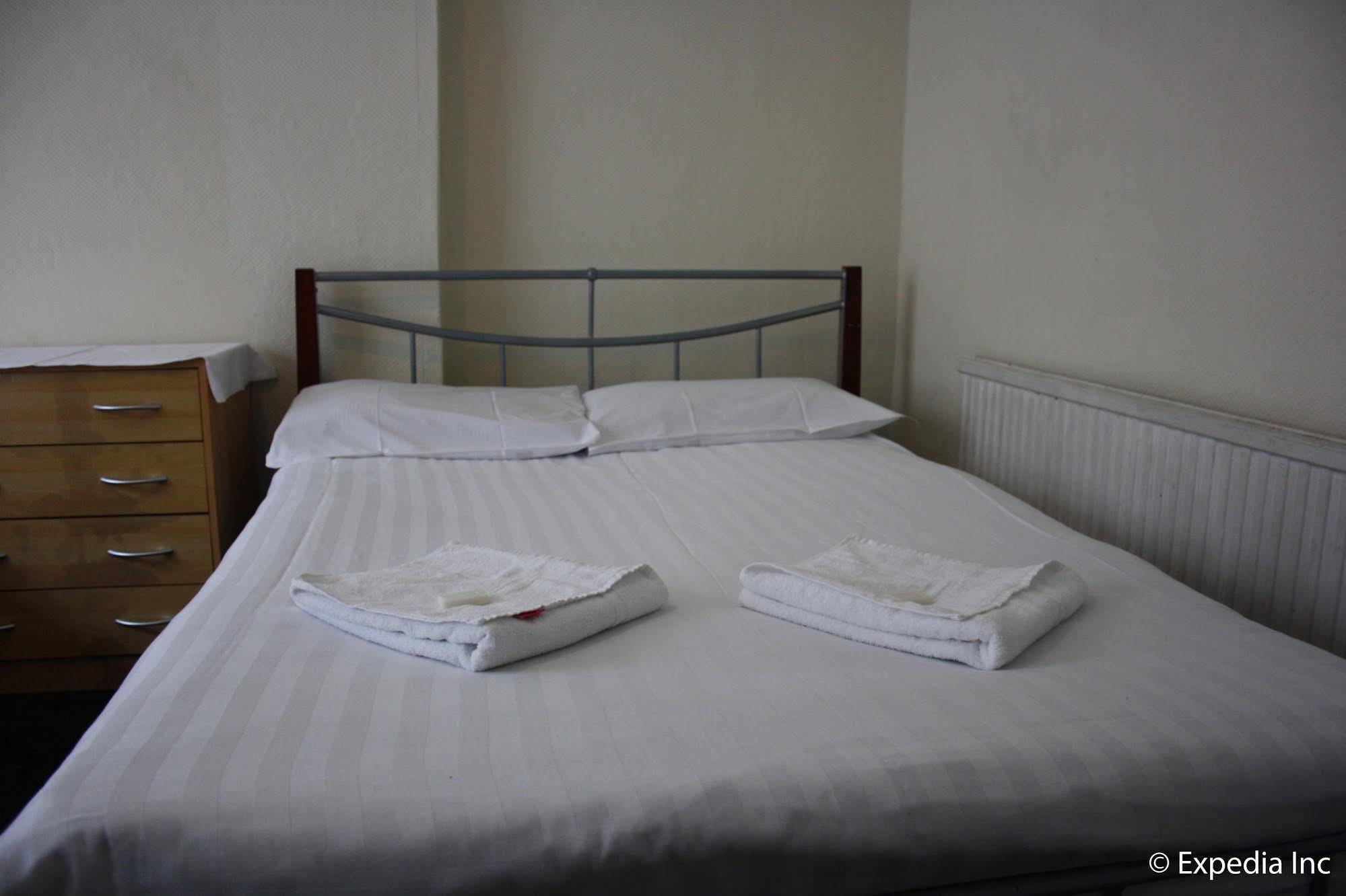 Daisy Hotel London Bagian luar foto