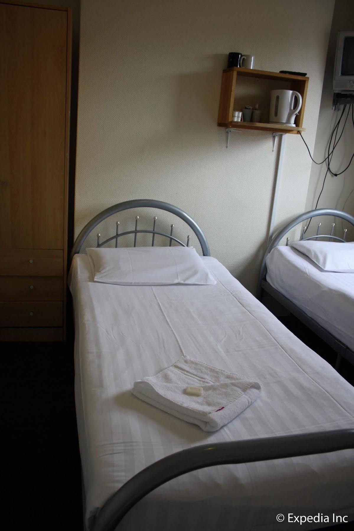 Daisy Hotel London Bagian luar foto