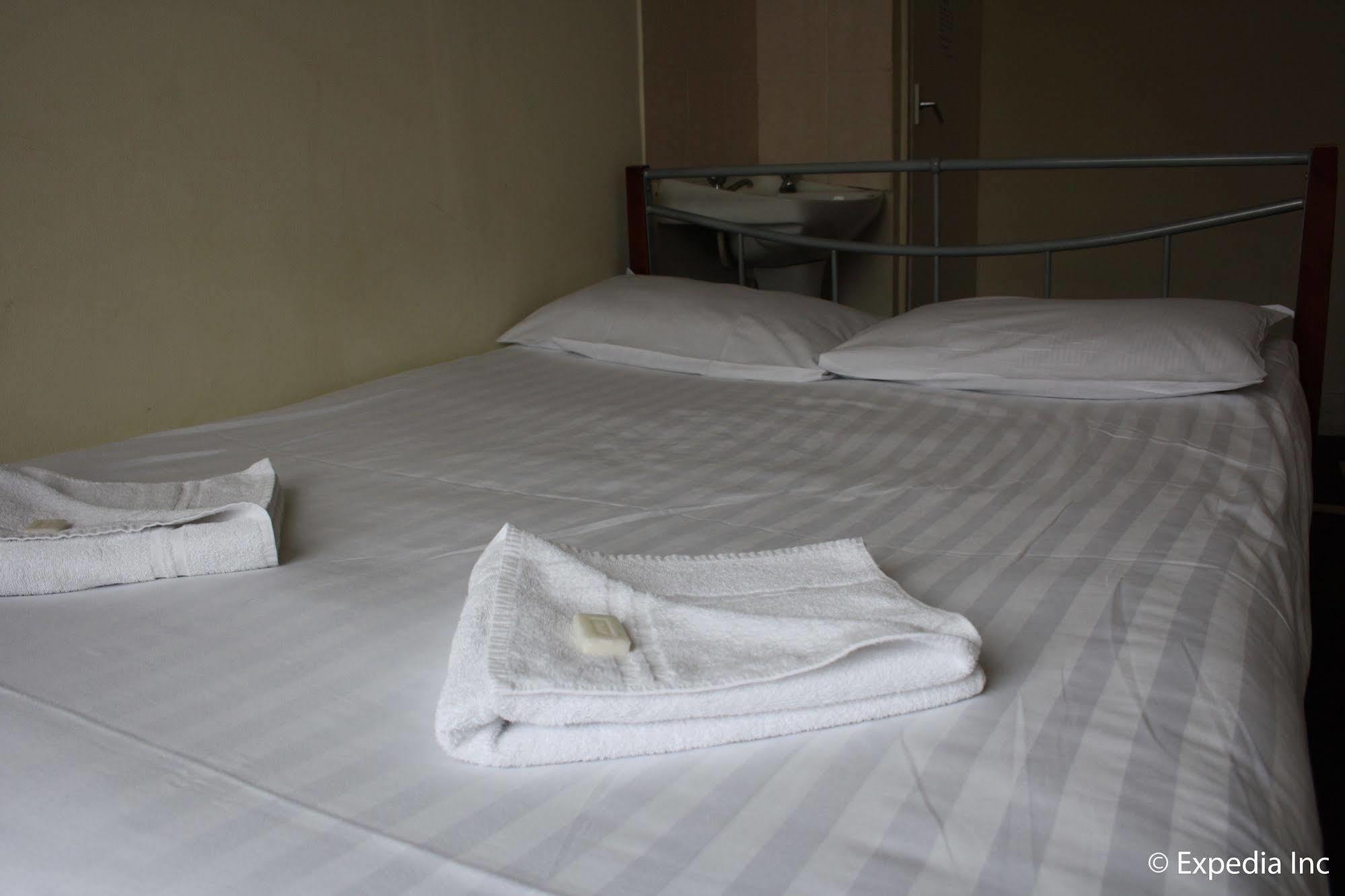 Daisy Hotel London Bagian luar foto