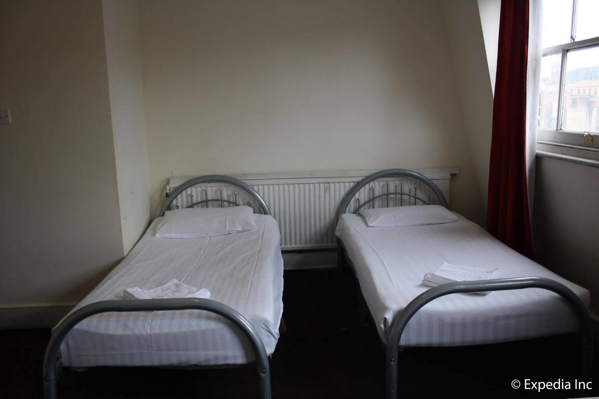Daisy Hotel London Bagian luar foto