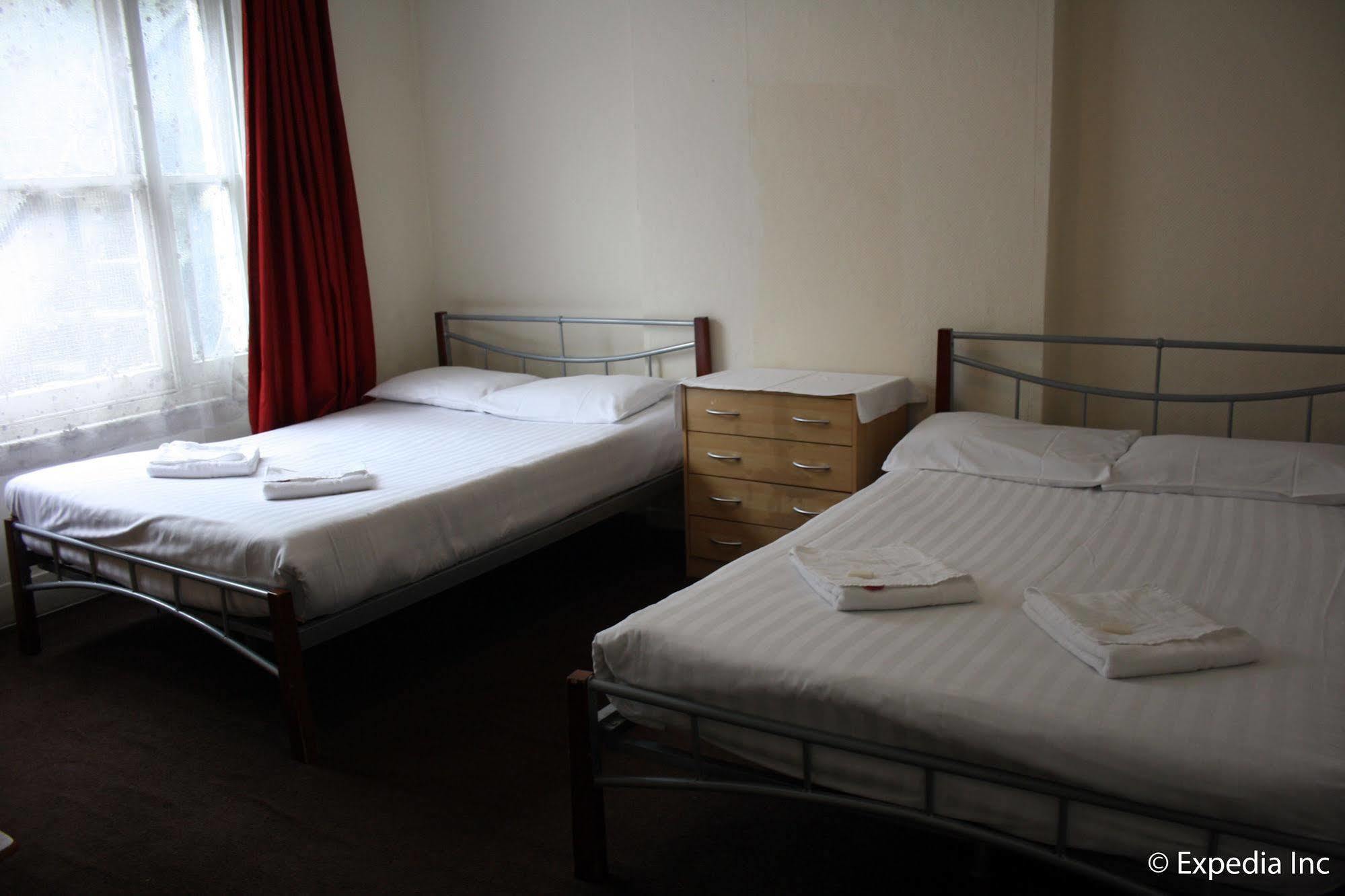 Daisy Hotel London Bagian luar foto